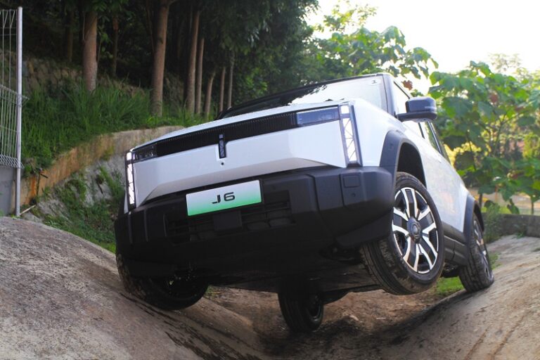 Kehadiran Chery J6 Tandai Era Ber-Offroad Ria dengan Kendaraan Listrik