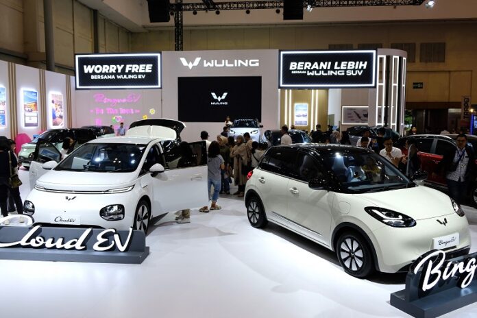 RSZ Wuling memamerkan berbagai lini produk unggulannya di booth 10A yang memiliki area seluas 880 meter persegi