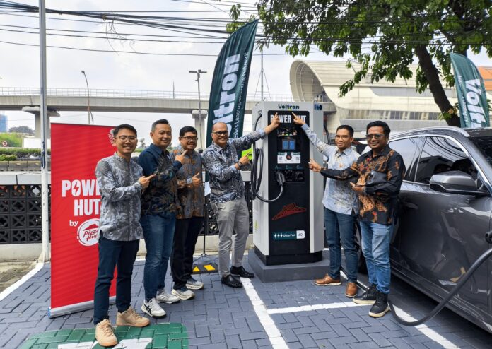 Foto 4 - Geely dan Voltron akan memperluas jaringan charging station di seluruh diler resmi Geely di Indonesia