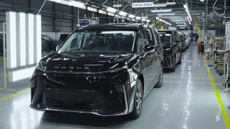 Indomobil Group dan SAIC Motor ini resmi menyerahkan batch pertama unit MAXUS MIFA 7 dan MIFA 9 hasil produksi lokal kepada pelanggan