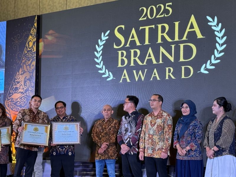 Brand Wuling memperoleh gelar Pioneer of Electric Vehicle of The Year dalam Satria Brand Award 2025 yang diadakan oleh Suara Merdeka Network