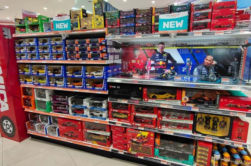 rsz Bburago di Toys Kingdom, LW Kota Wisata Cibubur