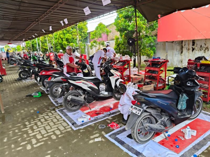 rsz AHM Hadirkan Layanan Service Motor Gratis dan Sarana Air Bersih di Wilayah Bencana Sumatera 2