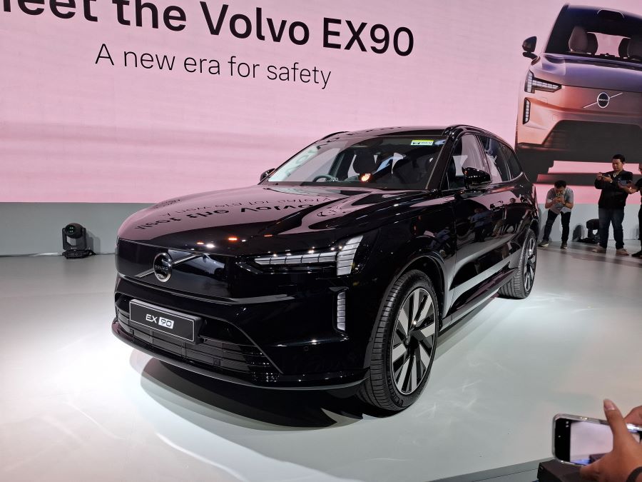 rsz Volvo EX90 3