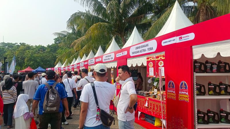 Para Pengunjung Daihatsu Kumpul Sahabat Depok Memadati Tenant UMKM