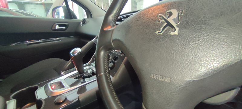 rsz Airbag Peugeot di sisi pengemudi